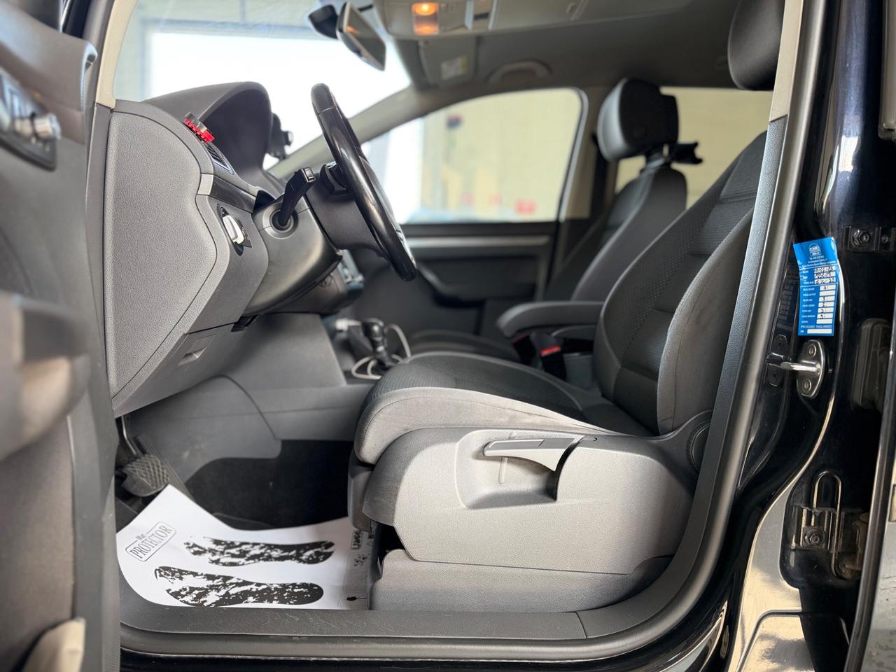 Volkswagen Touran 1.6 TDI DSG Comfortline 7 POSTI NEOPATENTATI