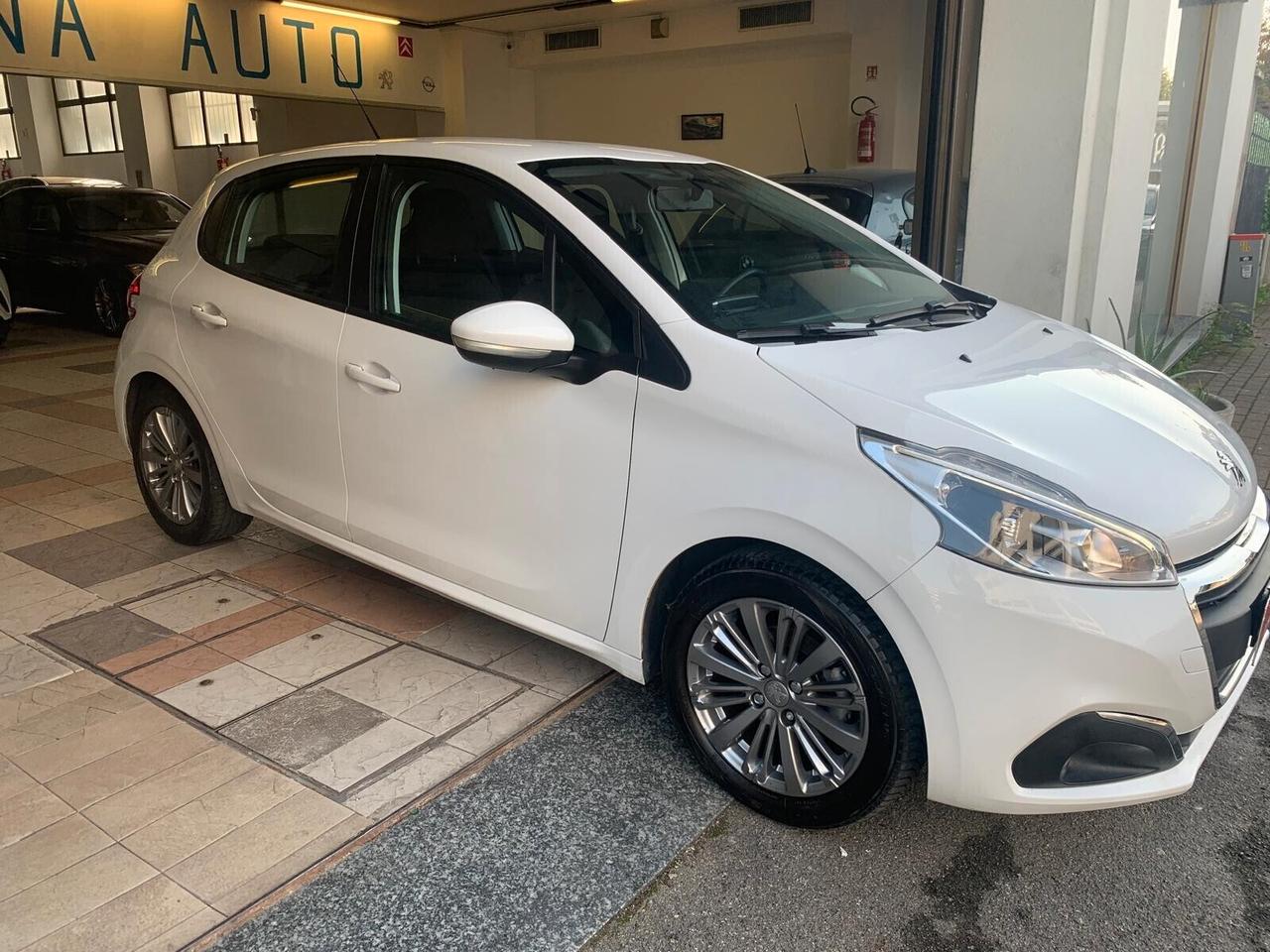 Peugeot 208 PureTech 82 5 porte Allure