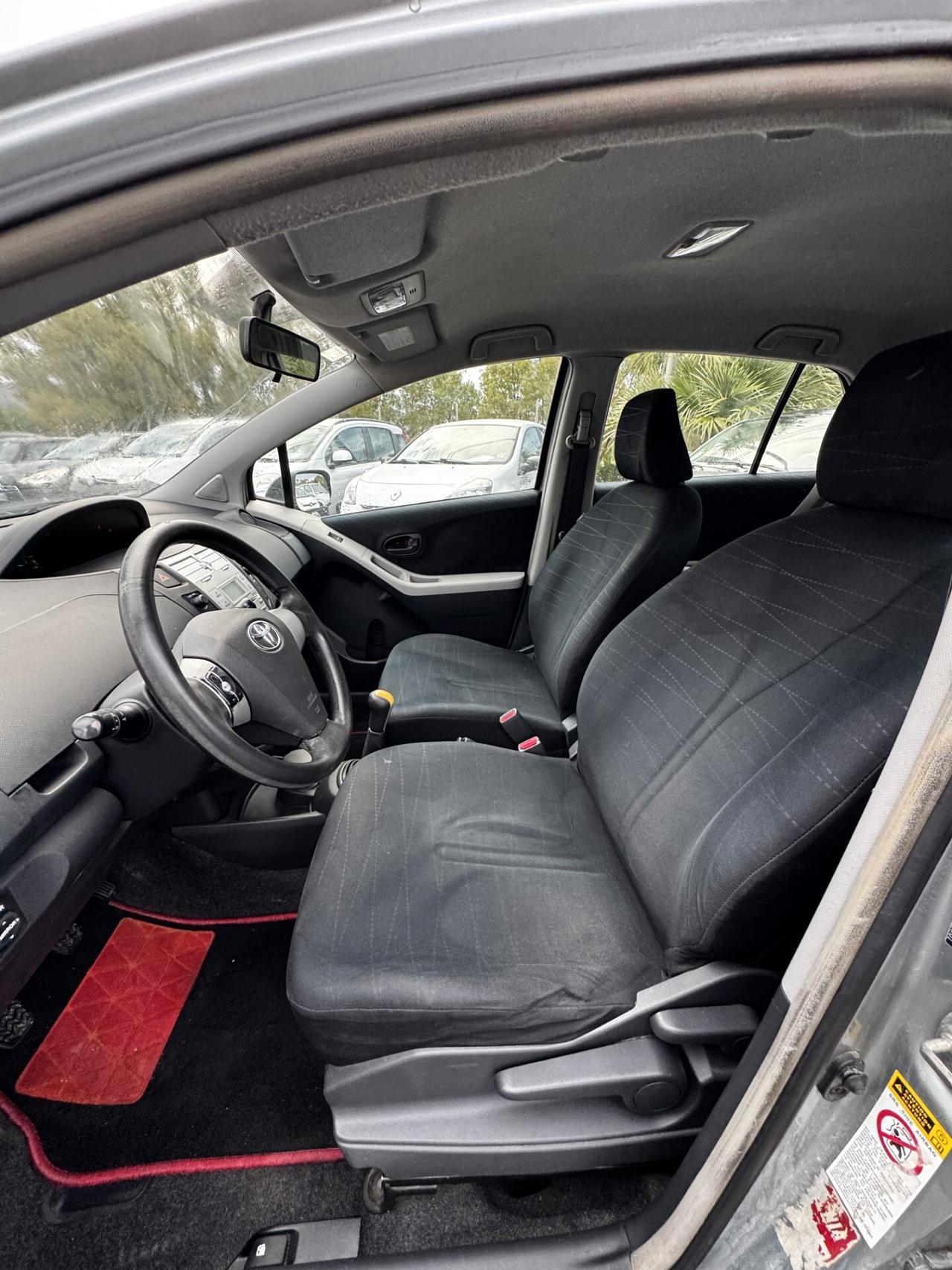 Toyota Yaris 1.0 5 porte