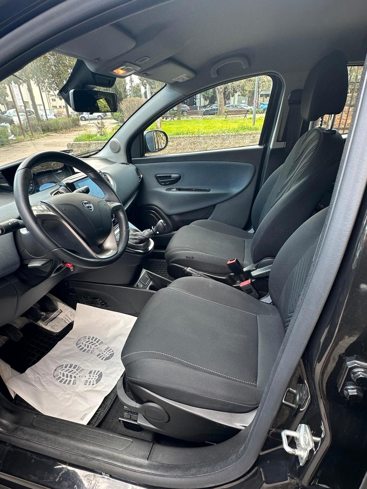 Lancia Ypsilon 1.0 FireFly 5 porte S&S Hybrid Gold