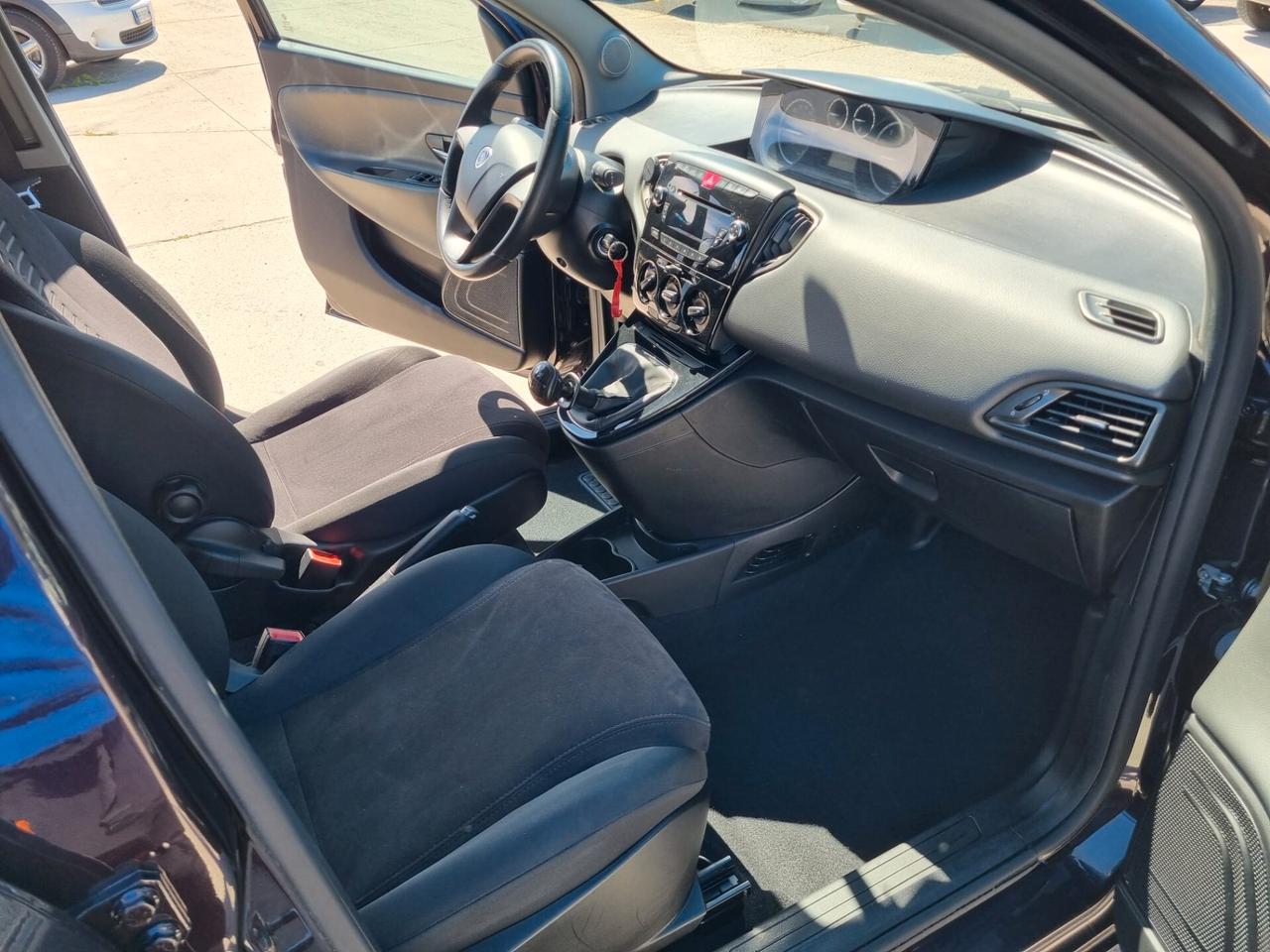 Lancia Ypsilon 1.2 69 CV 5 porte Gold