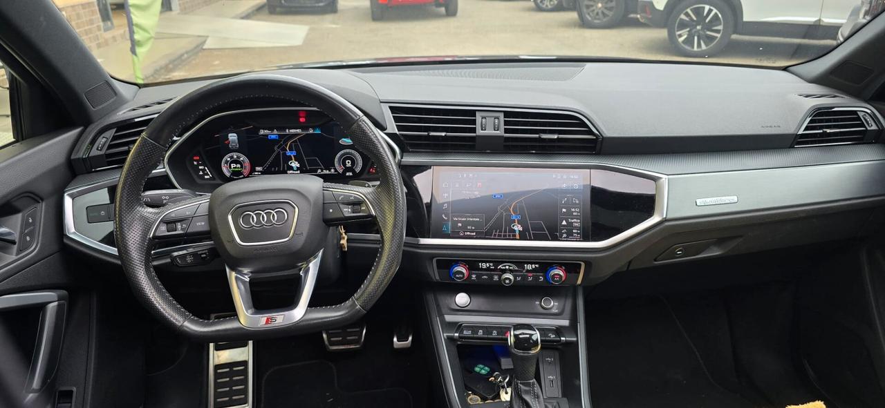Audi Q3 40 TDI CON TETTO quattro S tronic line edition