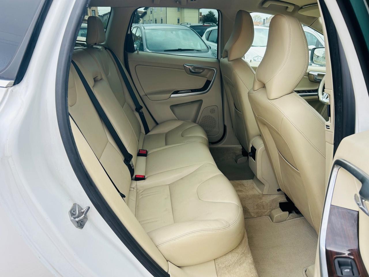 Volvo XC 60 XC60 D4 Geartronic R-design Momentum