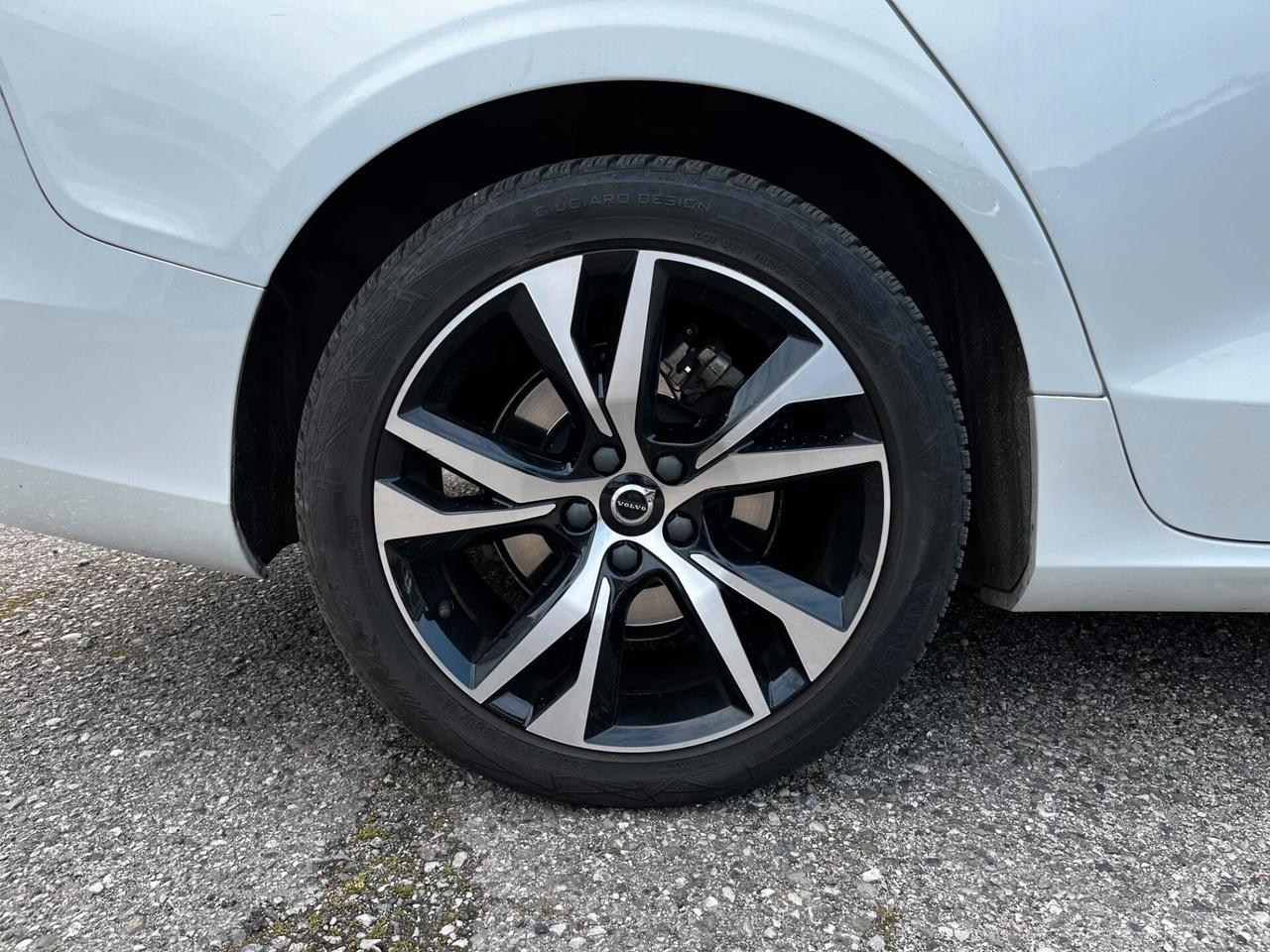 Volvo V60 B4 (d) automatico Plus Dark