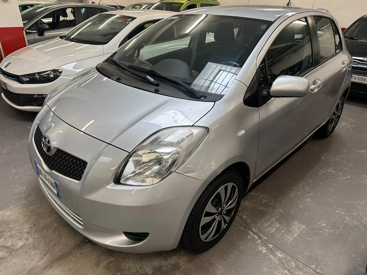 Toyota Yaris 1.0 5 porte