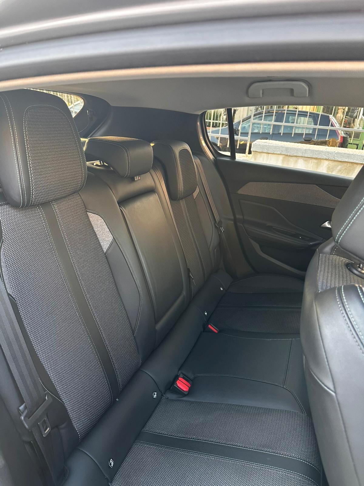 Peugeot 308 1.5cc 130cv BlueHDi S&S EAT8 Allure