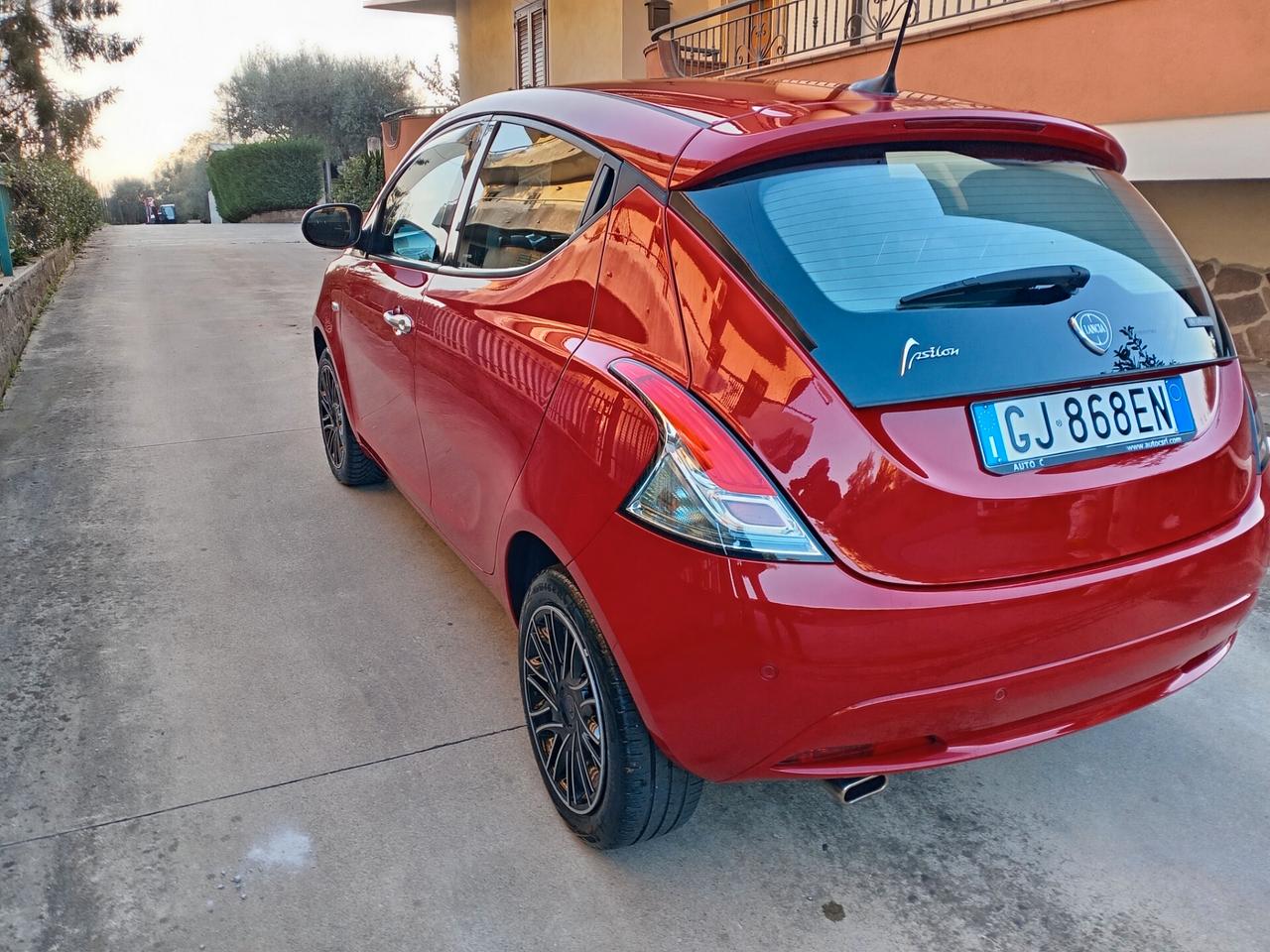 Lancia Ypsilon 1.0 FireFly 5 porte S&S Hybryd Gold