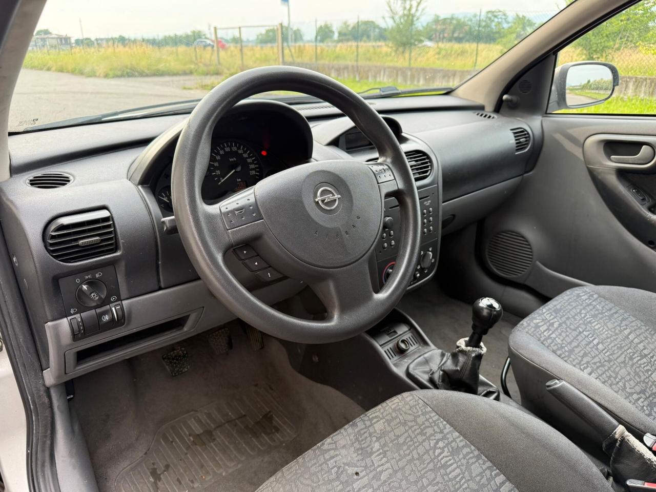 Opel Corsa 1.0i 12V 3 porte NEOPATENTATI