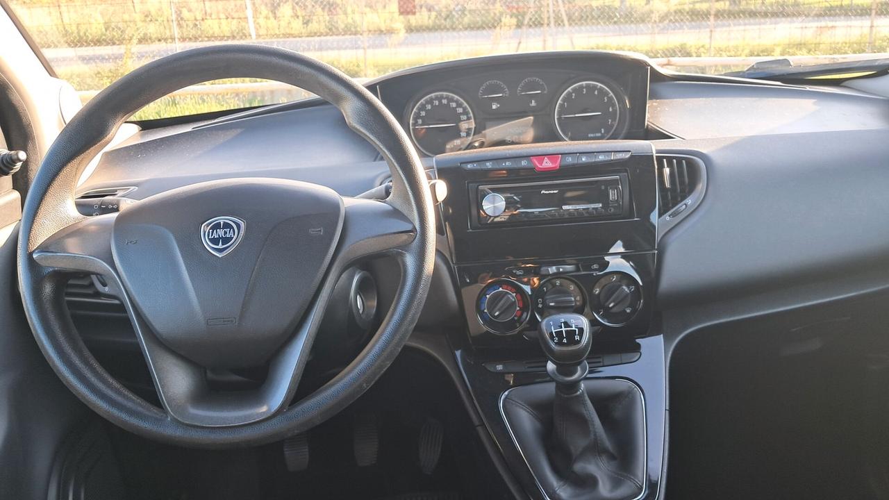 Lancia Ypsilon 1.2 69 CV 5 porte GPL Ecochic Silver