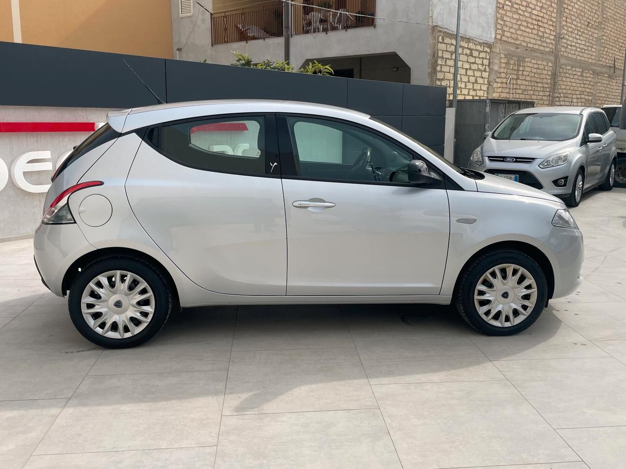 Lancia Ypsilon 1.2 69 CV 5 porte S&S Silver