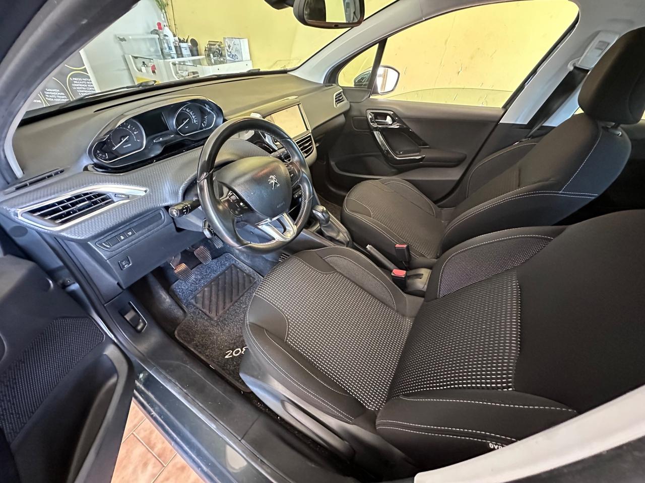 Peugeot 208 1.2benz. Allure