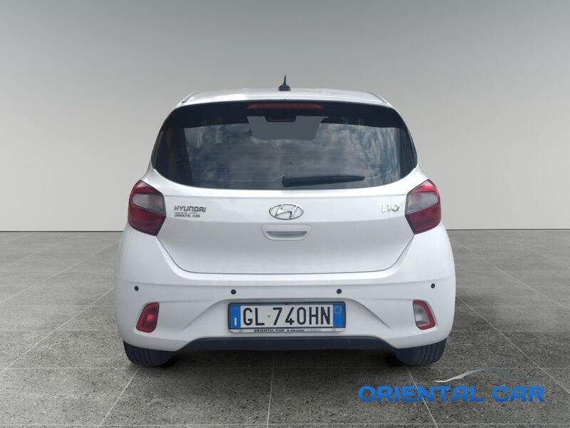 Hyundai i10 i10 1.0 TECH + CONNECT PACK + SENSORI DI POSTEGGIO + VETRI OSCURATI + TRENO DI GOMME INVERNALI