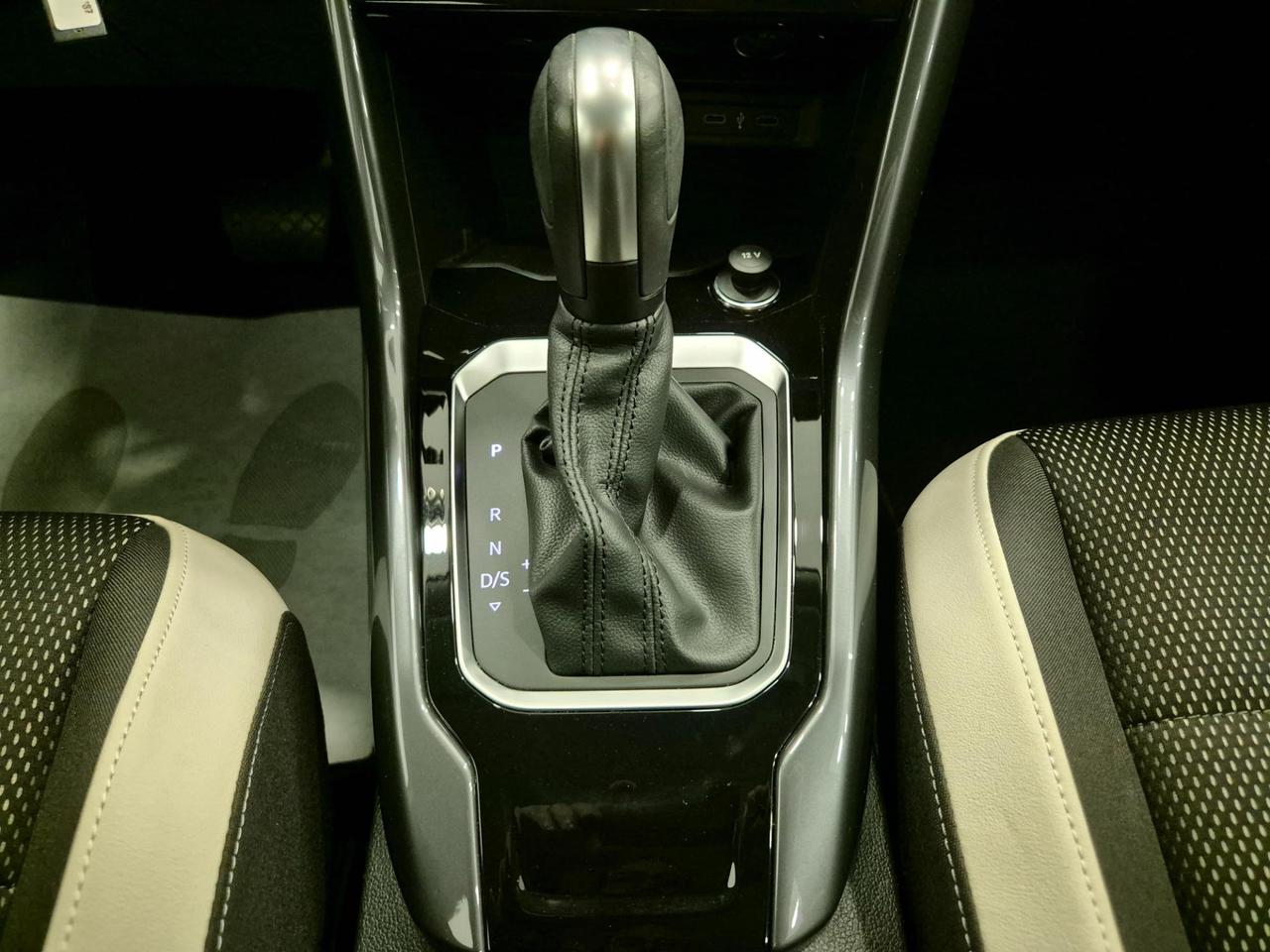 Volkswagen T-Roc 1.5 TSI Style dsg - Carplay - ACC/Lim - Sens. Park