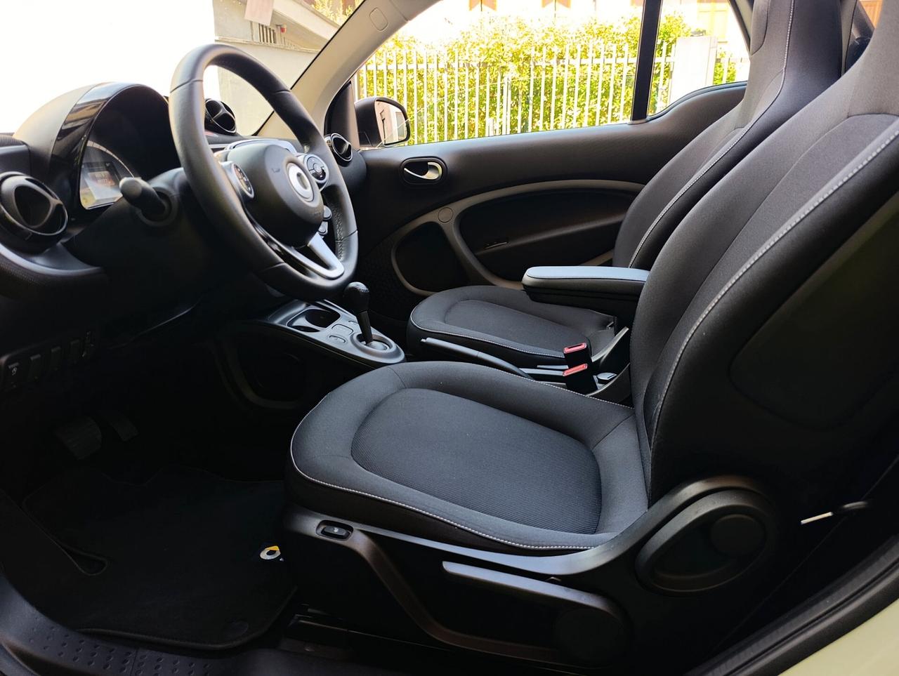 Smart ForTwo 70 1.0 twinamic cabrio Passion Capote Rossa