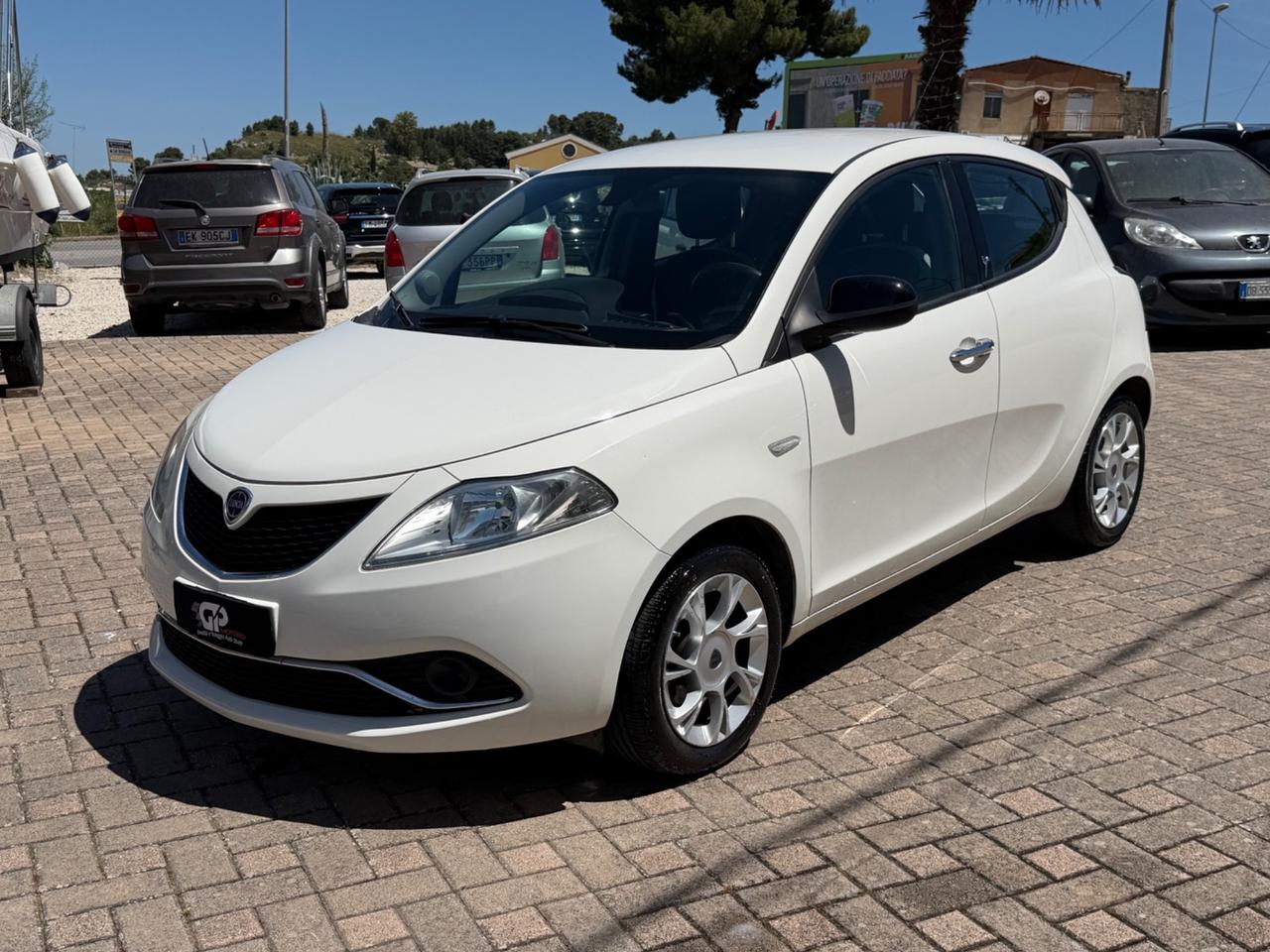 Lancia Ypsilon 1.2 69 CV 5 porte Platinum