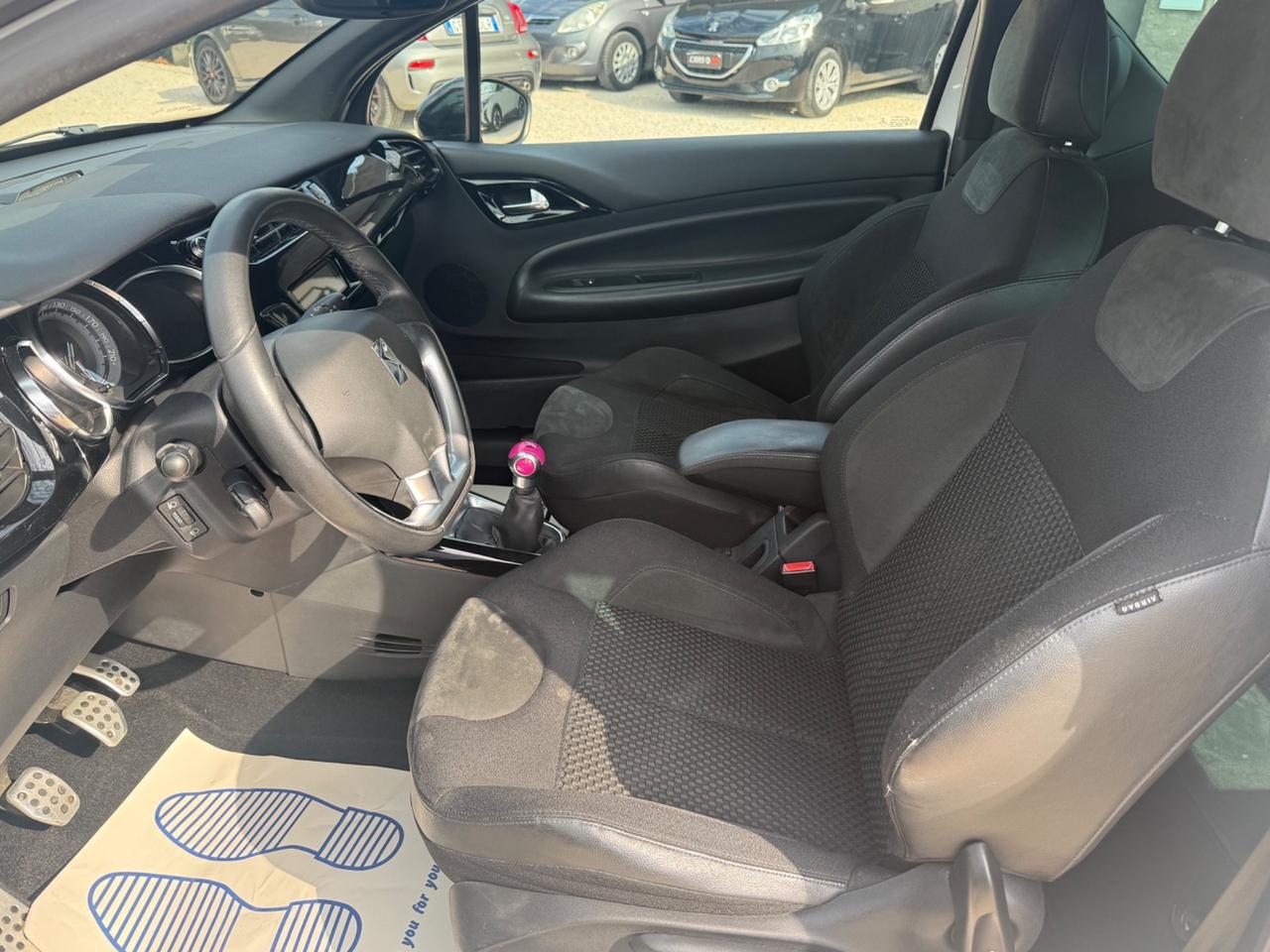 Ds DS3 3 1.2 VTi 82 Just Black