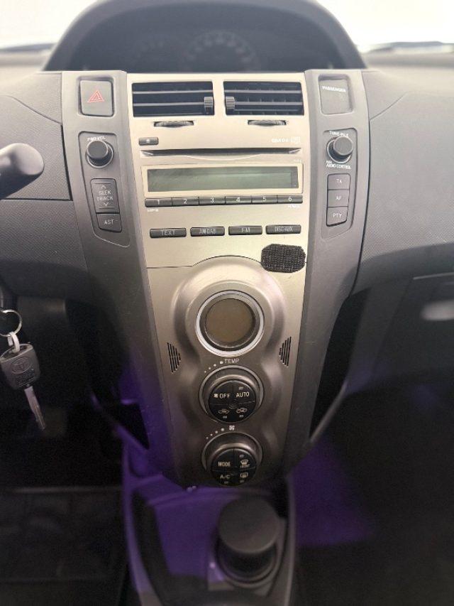 TOYOTA Yaris 1.0 5 ,porte Sol