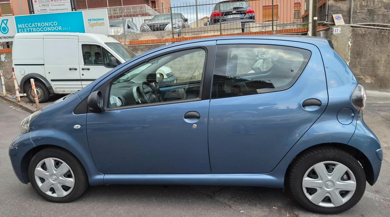 Toyota Aygo 1.0 12V VVT-i 5 porte Sol