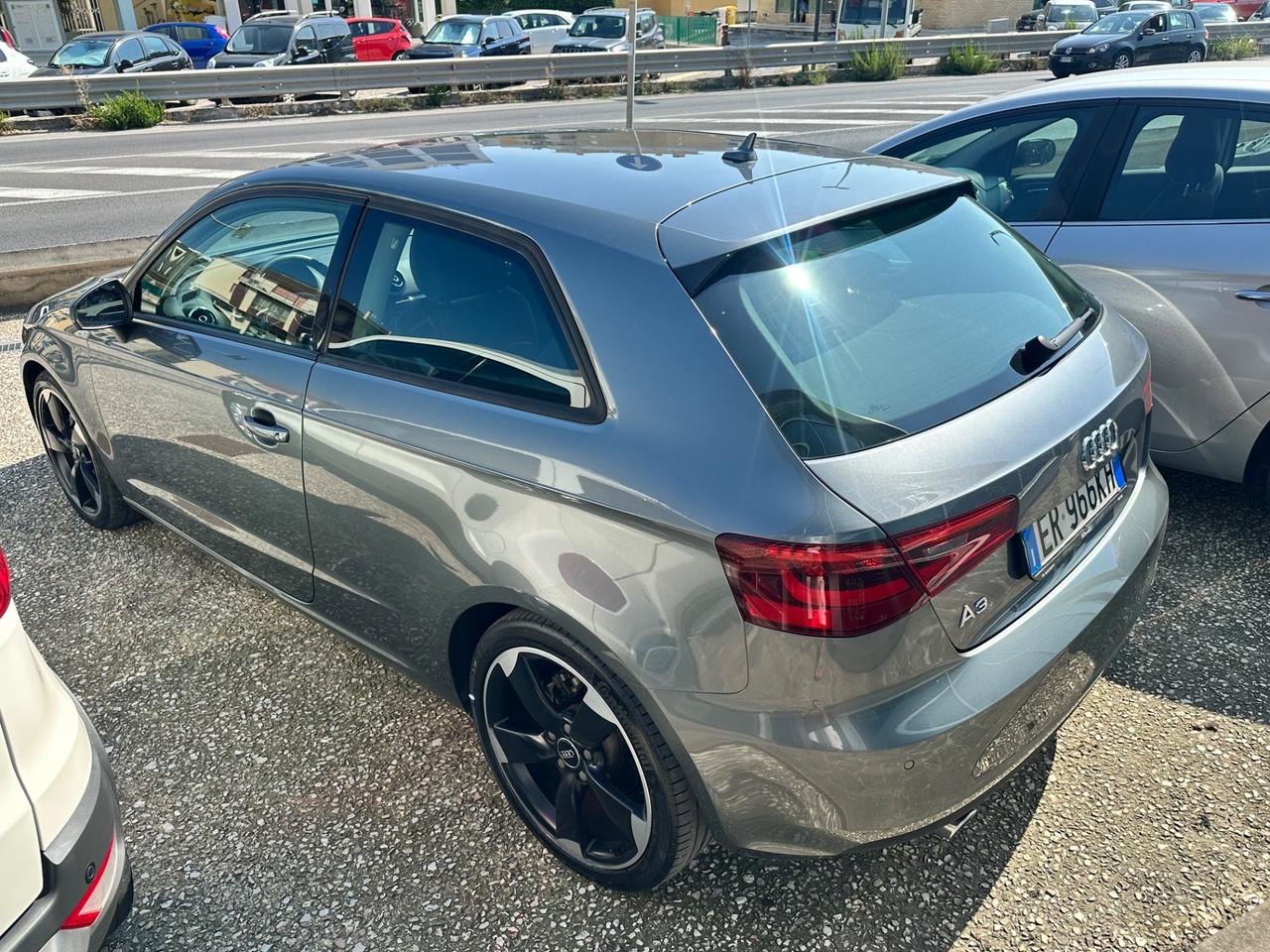 Audi A3 1.6 TDI 105 CV 3 porte cerchi 18 neopatentati