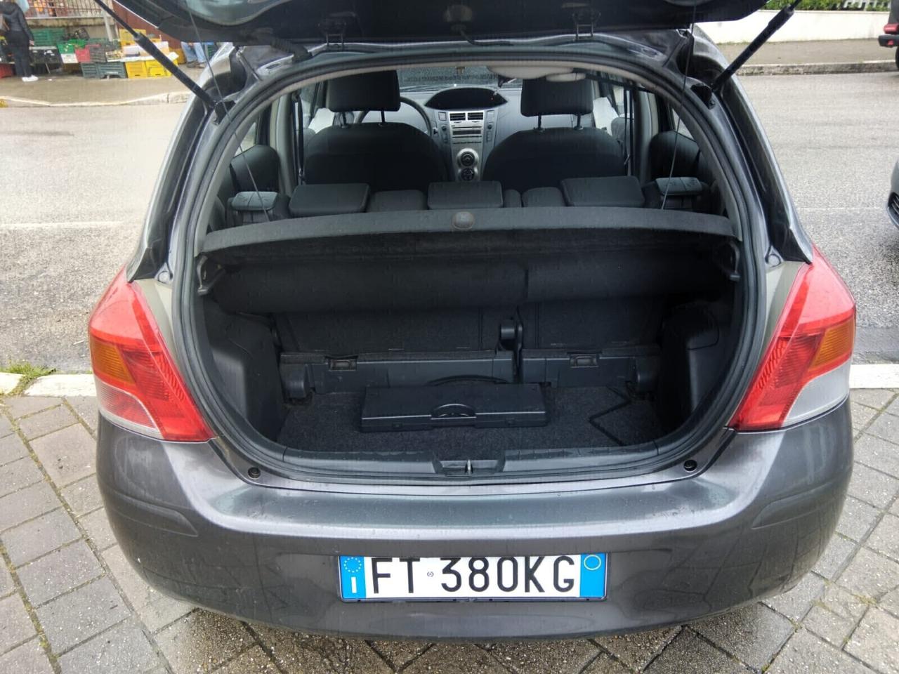 Toyota Yaris 1.0 5 porte Luxury pack