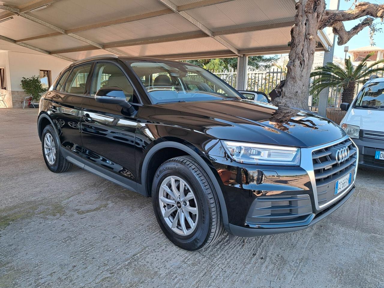 Audi Q5 quattro s tronic busness