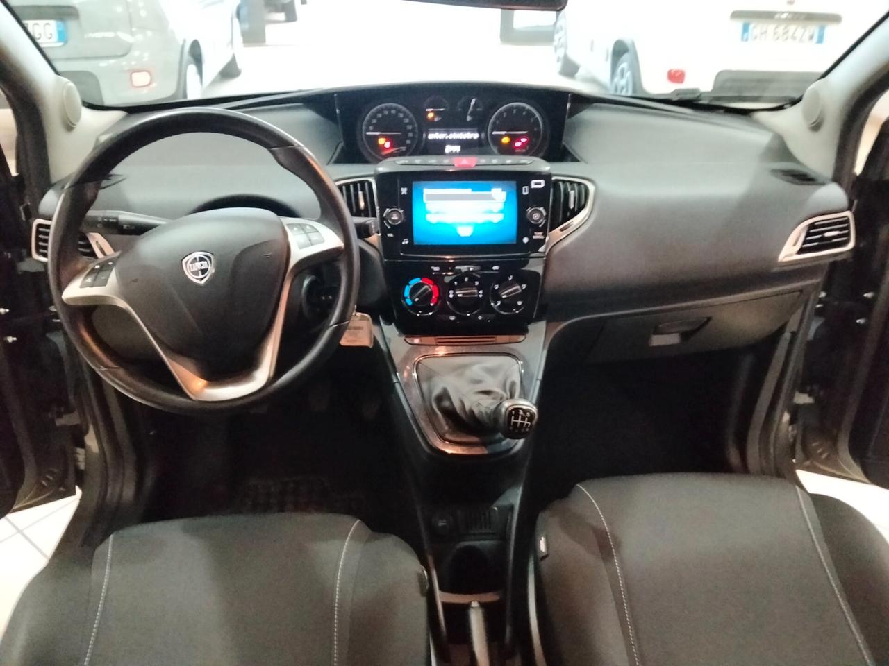 Lancia Ypsilon 1.0 FireFly 5 porte S&S Hybrid Ecochic Gold