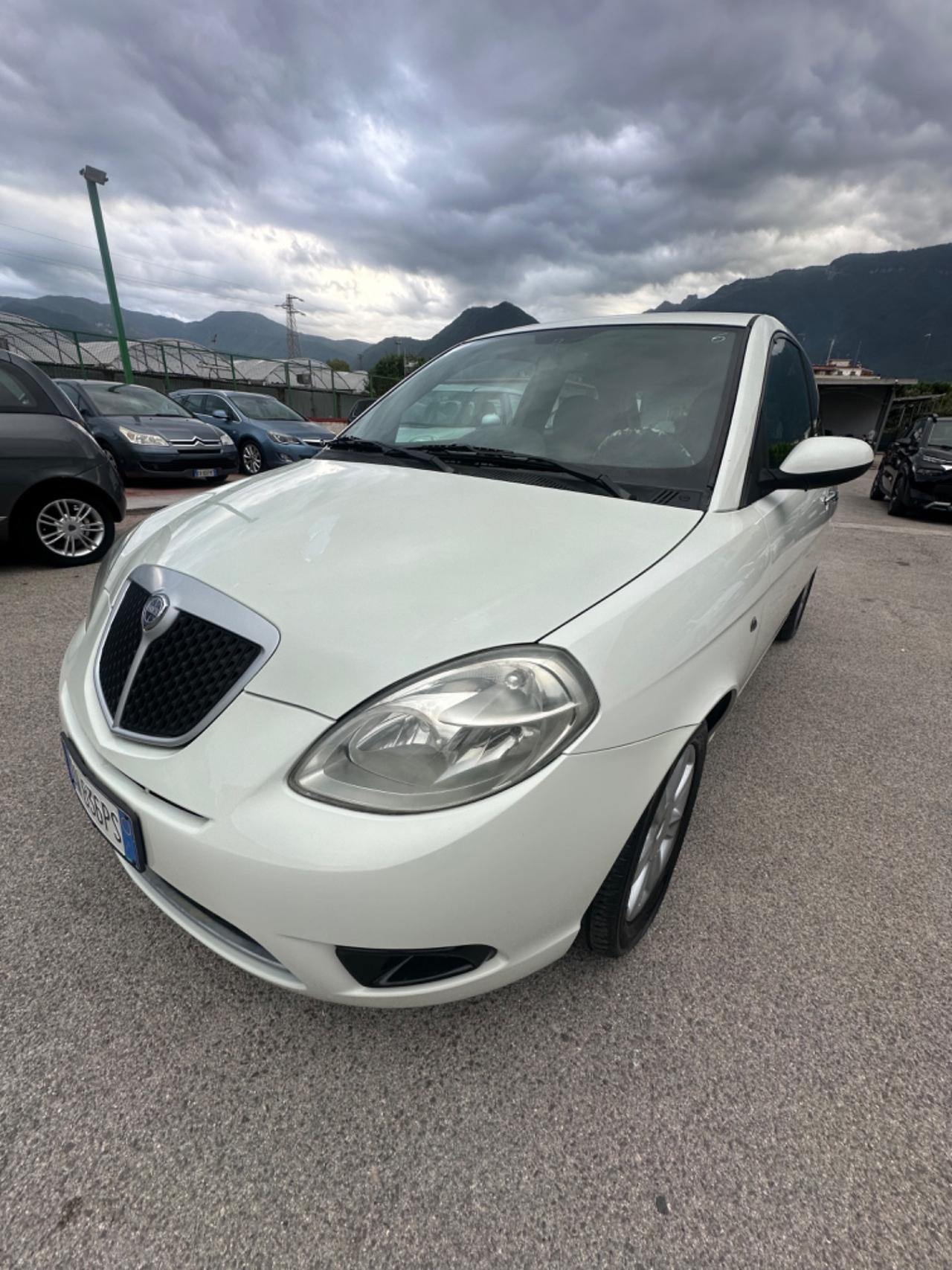 Lancia Ypsilon 1.3 MJT 75 CV Argento