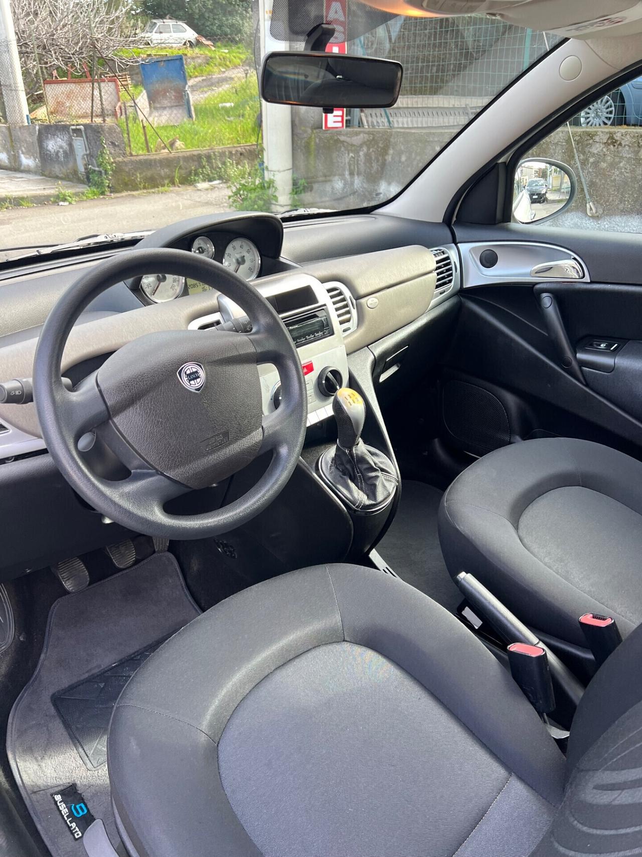 Lancia Ypsilon 1.3 MJT 75 CV Unyca