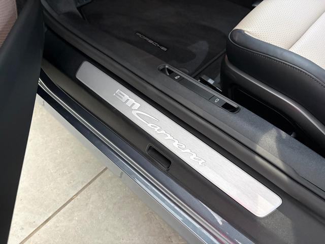 PORSCHE 992 Carrera