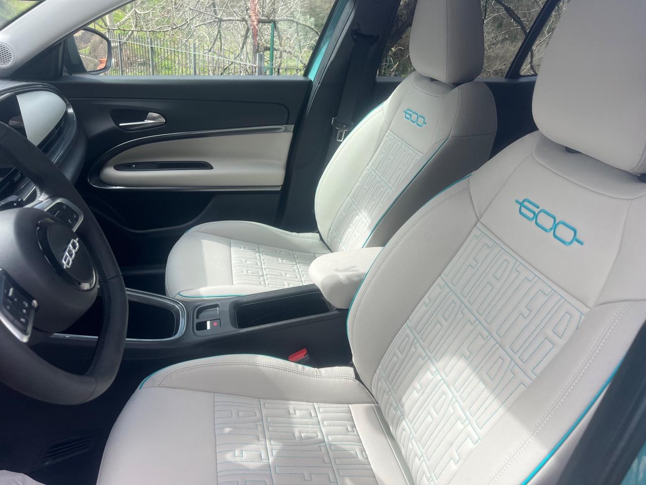 Fiat 600 Hybrid 100 cv CV DCT MHEV La Prima kmo