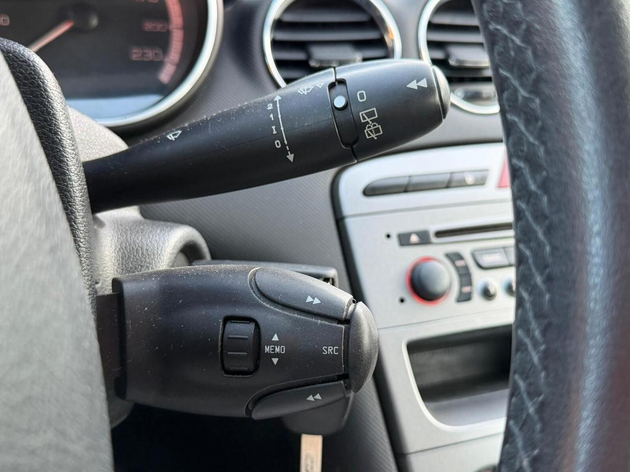 Peugeot 308 1.6 HDi 90CV 5p. Tecno