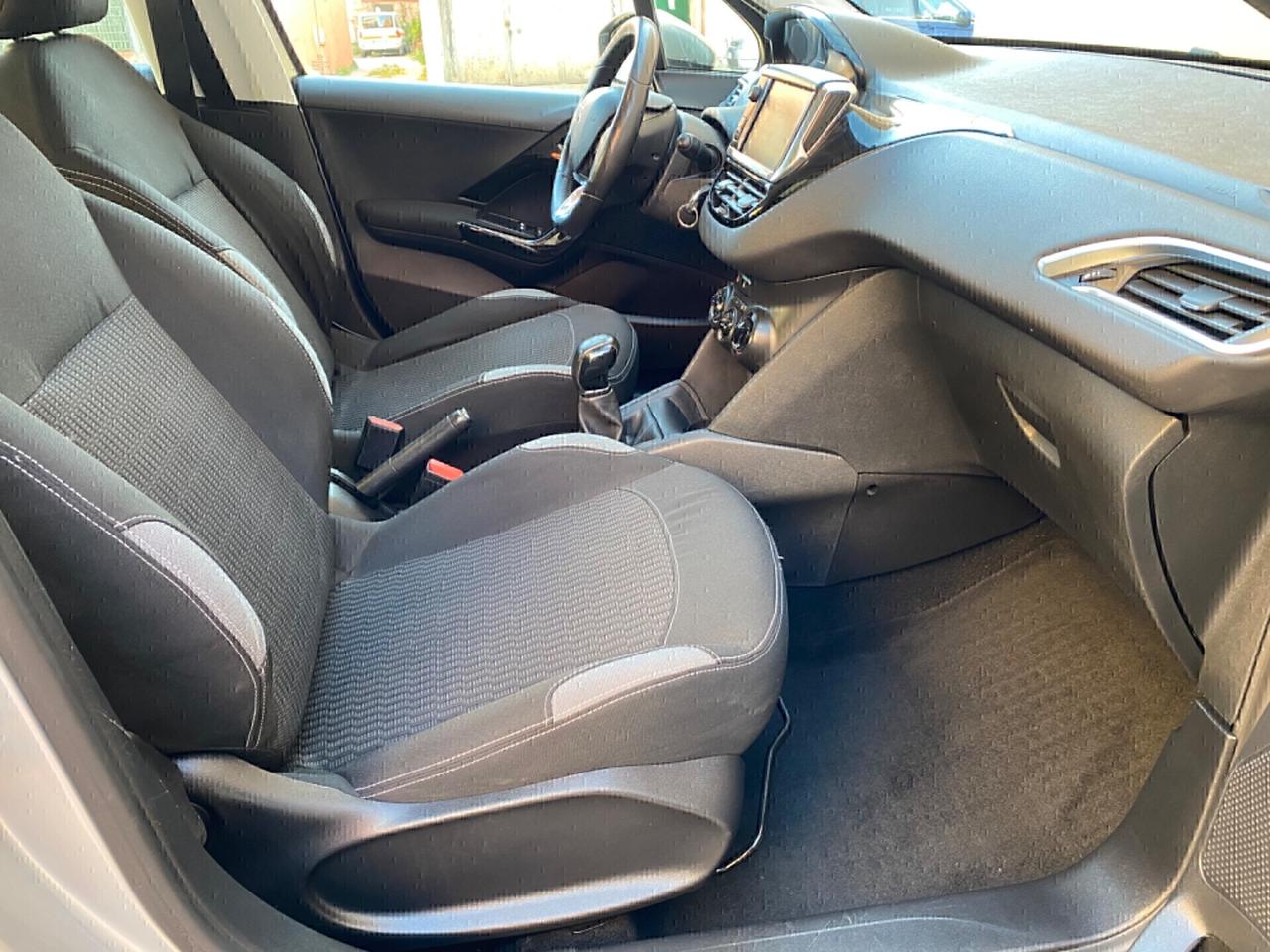 Peugeot 208 1.2 Benzina