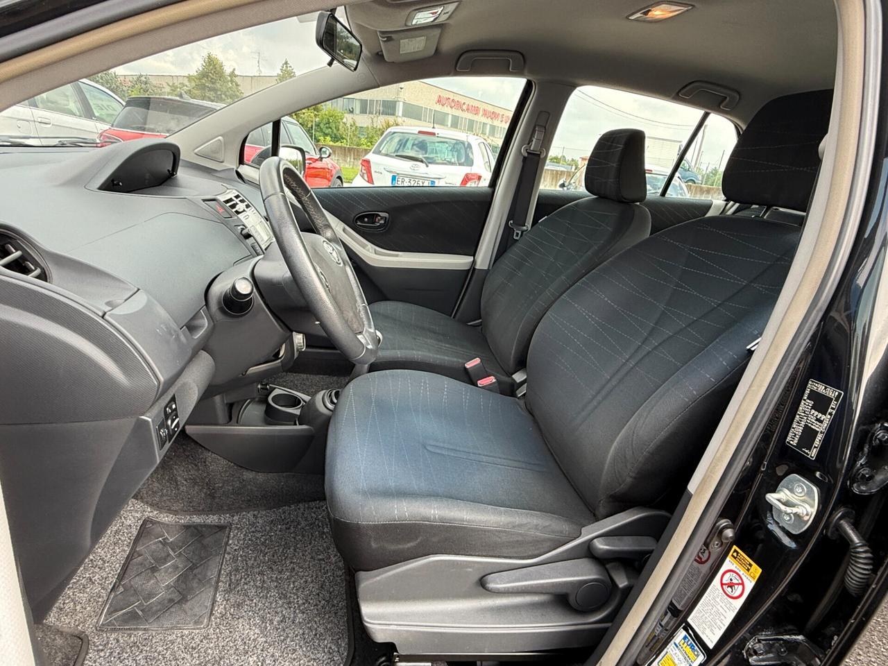 Toyota Yaris 1.0 5 porte