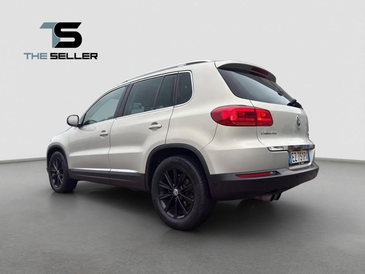 Volkswagen Tiguan 2.0 TDI 140 CV Sport & Style *TETTO APRIBILE*