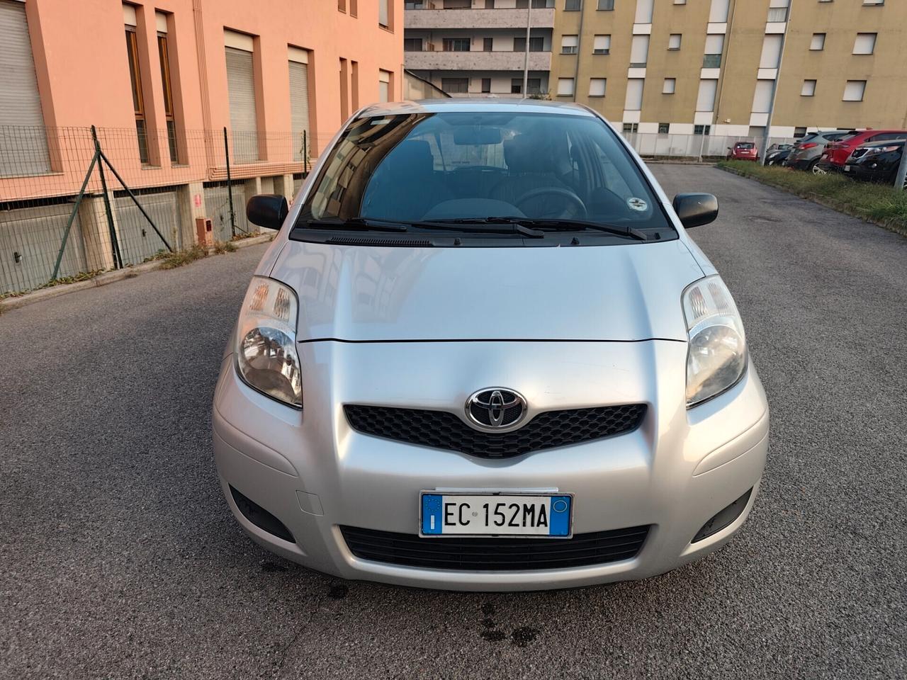 Toyota Yaris 1.0 benzina euro 4 neopatentati
