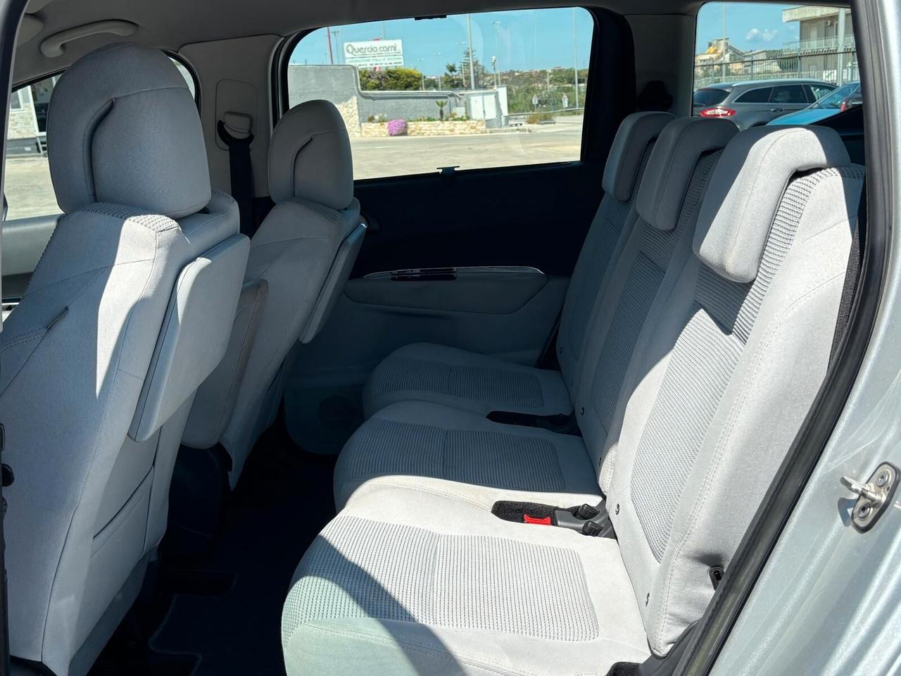 Peugeot 5008 1.6 HDi 115CV Business