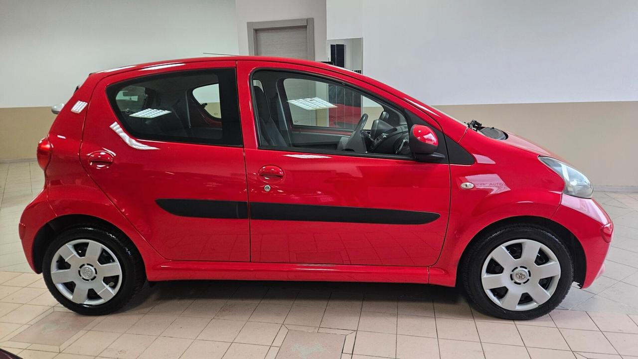 Toyota Aygo 1.0 12V VVT-i 5 porte Sol