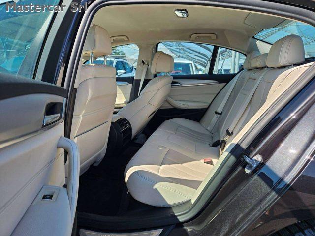 BMW 530 Berlina 530d xdrive Business 249cv auto - FR415SE