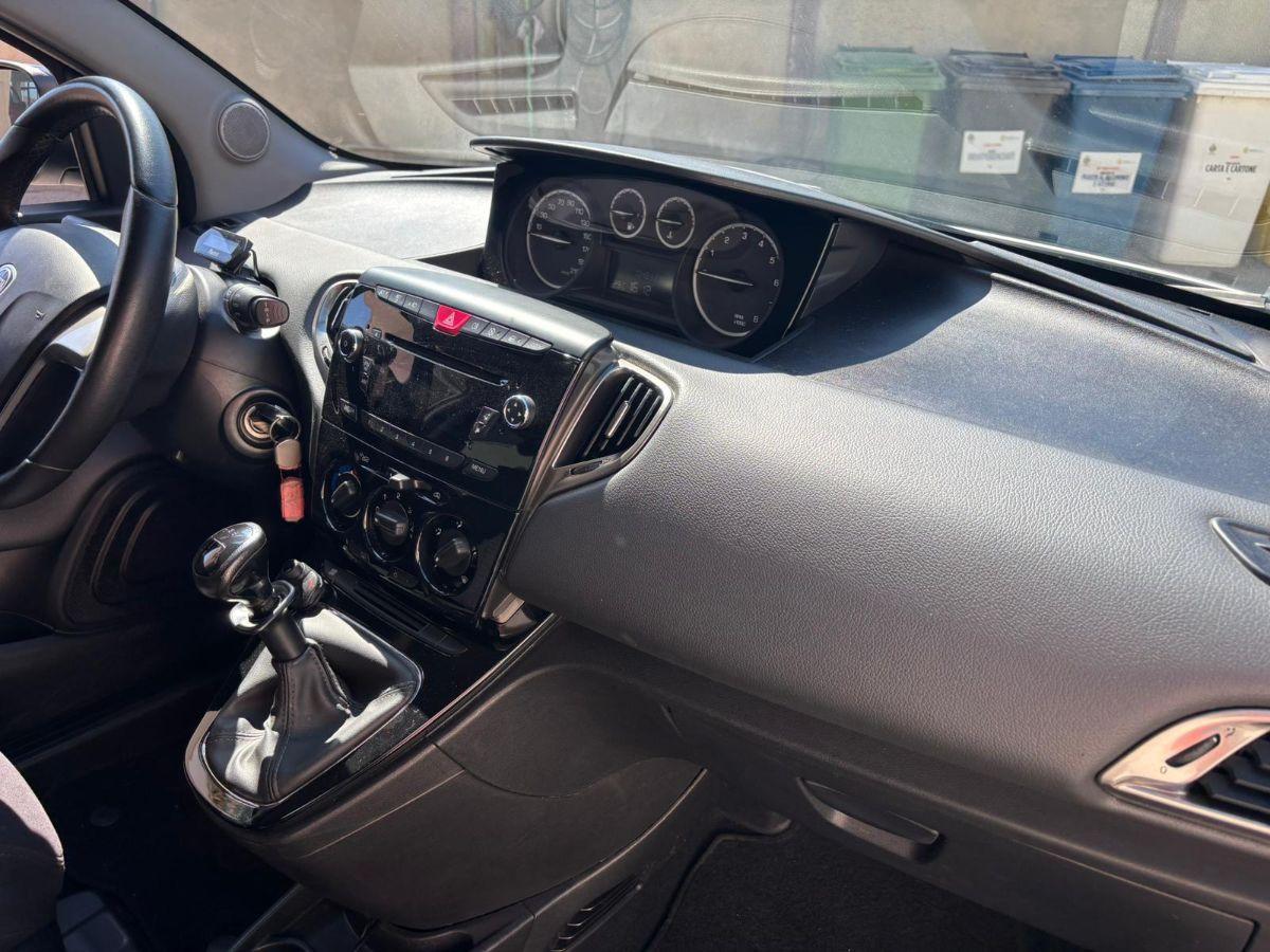 LANCIA Ypsilon 1.2 69 CV 5 porte S&S Silver