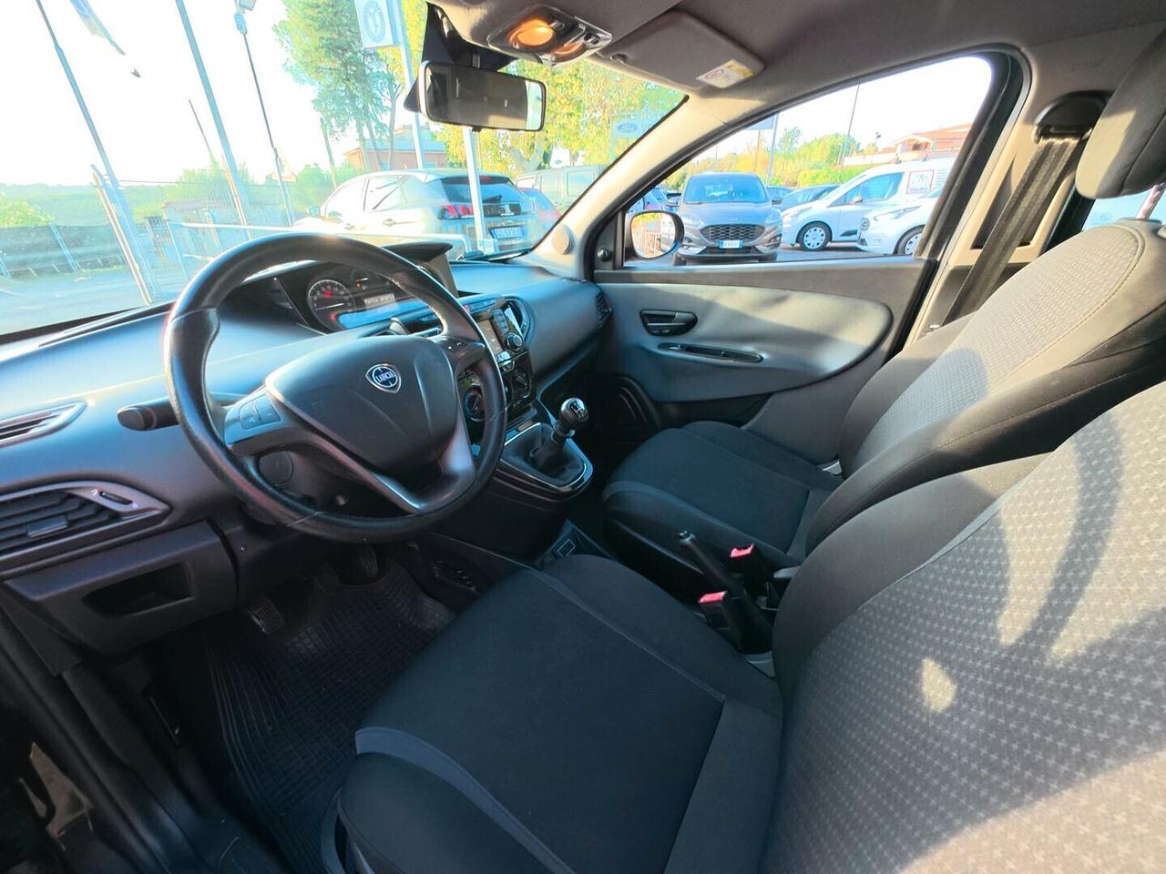Lancia Ypsilon 1.2 69 CV 5 porte Silver