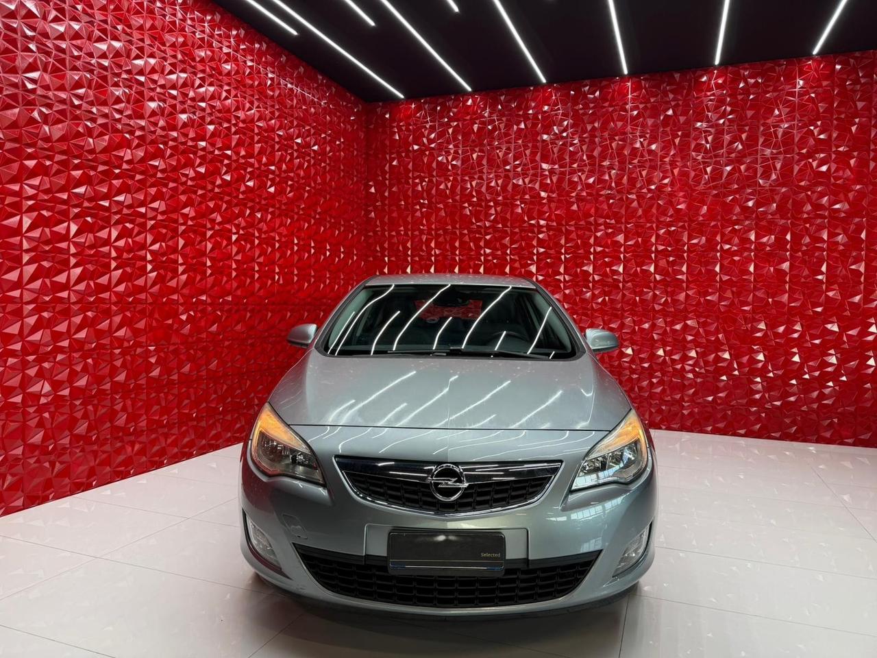 Opel Astra 1.7 CDTI 110CV 5 porte Cosmo OK NEOPATENTATI