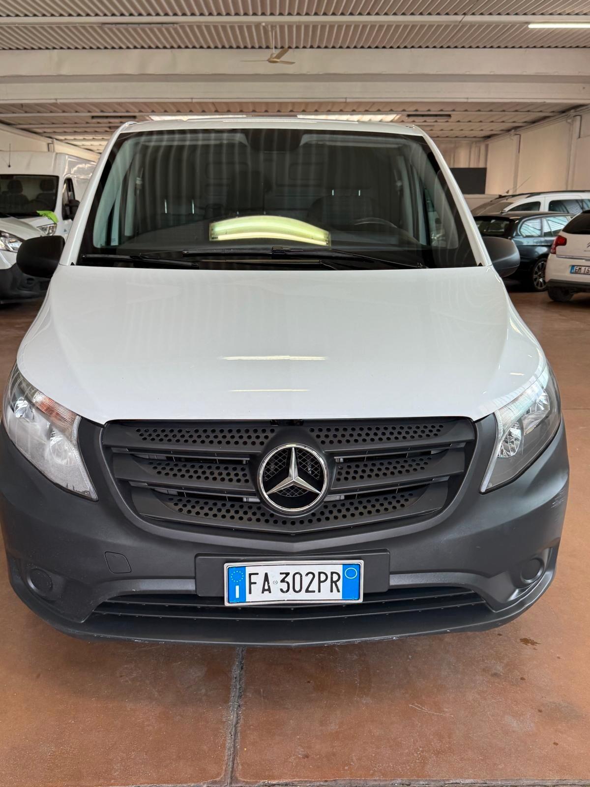 Mercedes Benz VITO 114 CDI COMPACT 2.2 6 MARCE COMPACT