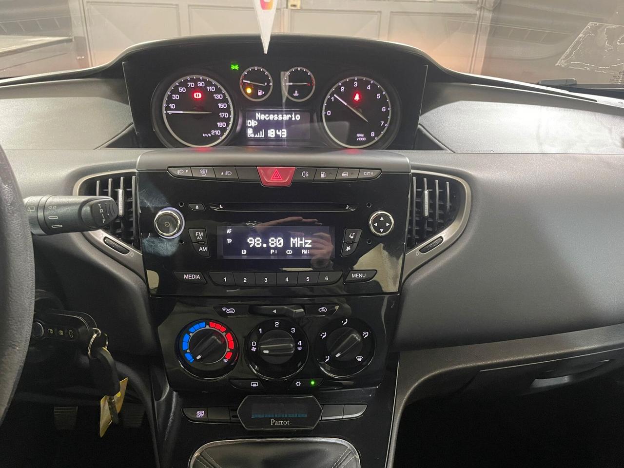 Lancia Ypsilon 0.9 TwinAir 85 CV 5 porte Metano Ecochic Gold