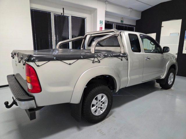 TOYOTA Hilux 2.5 D-4D 4WD Extra Cab UNICOPROPIETARIO
