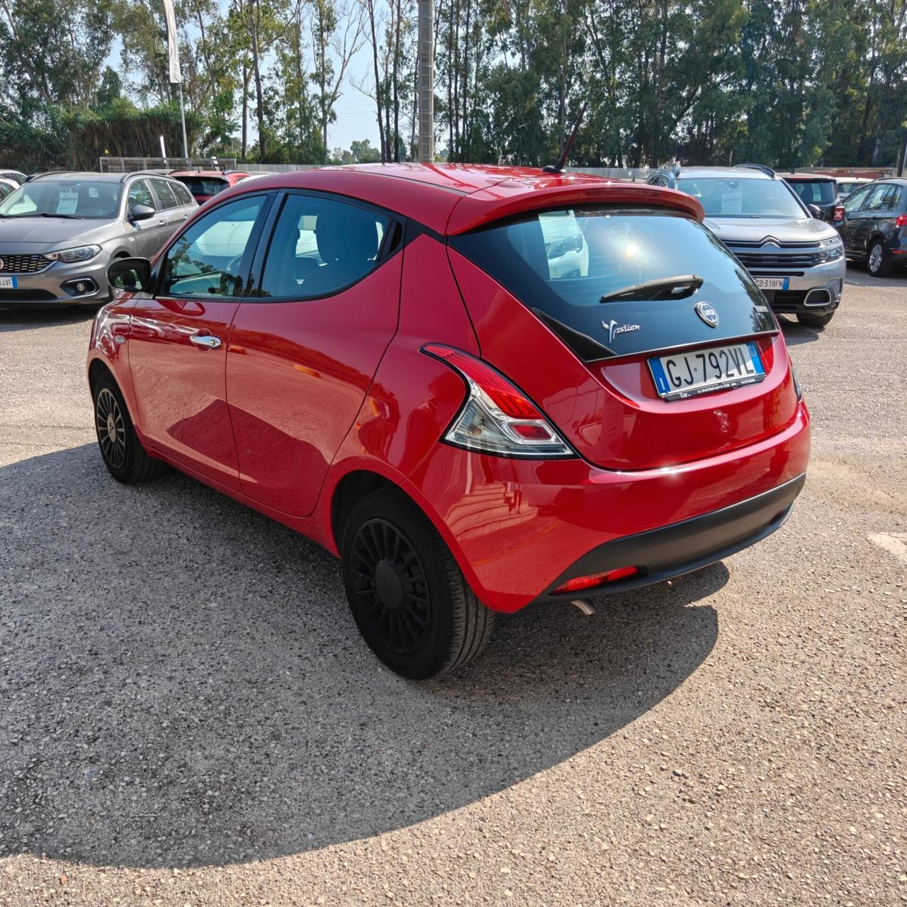 Lancia Ypsilon 1.0 Bz 70 Cv Hybrid Silver