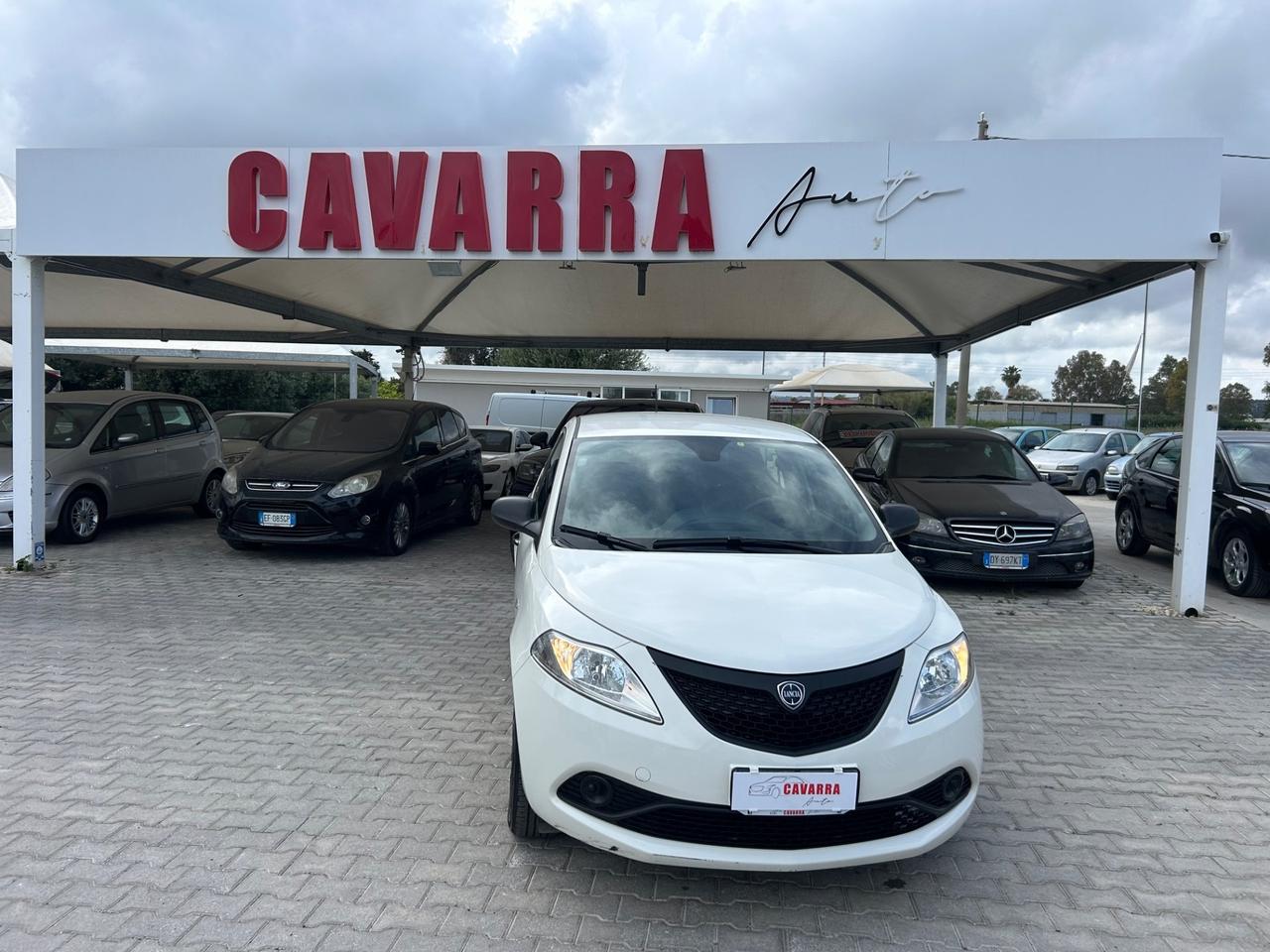 Lancia Ypsilon 1.0 FireFly 5 porte S&S Hybrid Ecochic Silver