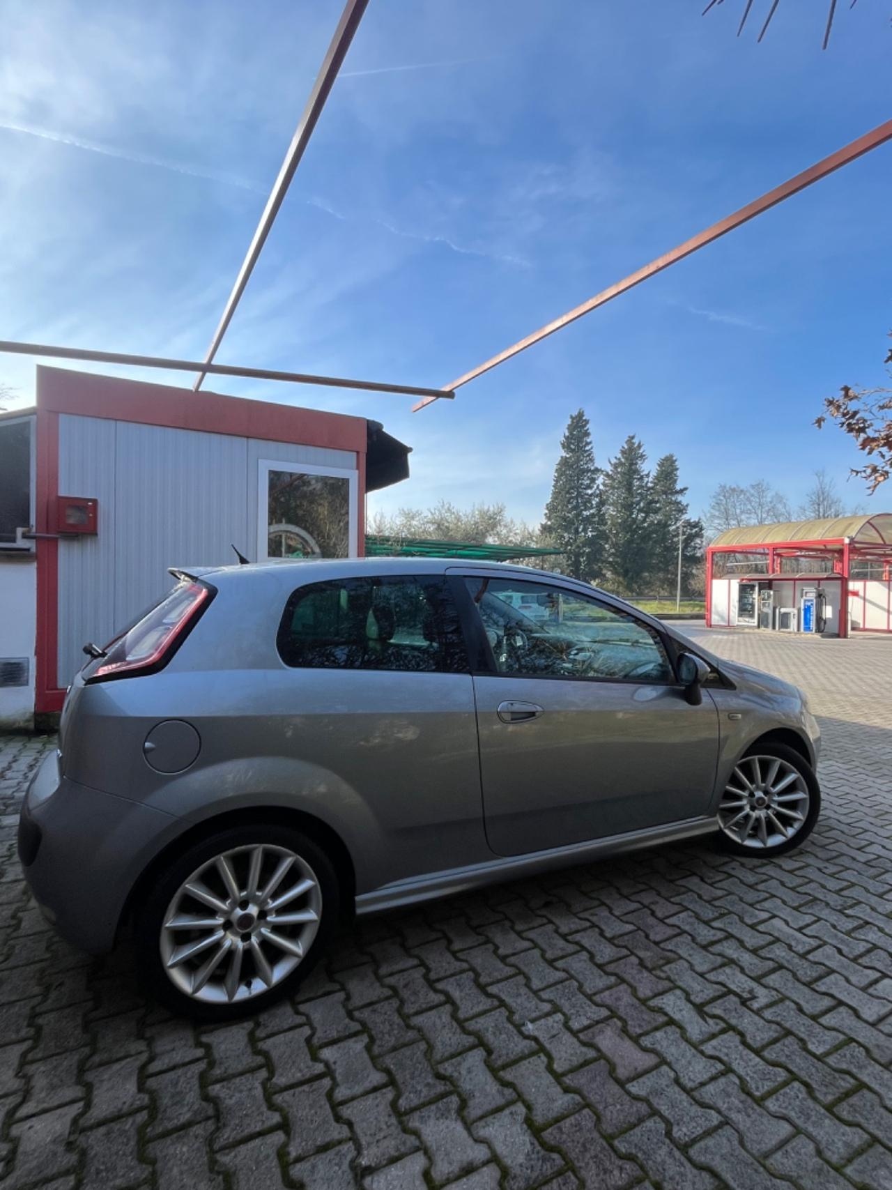 Fiat Punto Evo 1.4 3 porte SPORT 105cv NEOPATENTATI