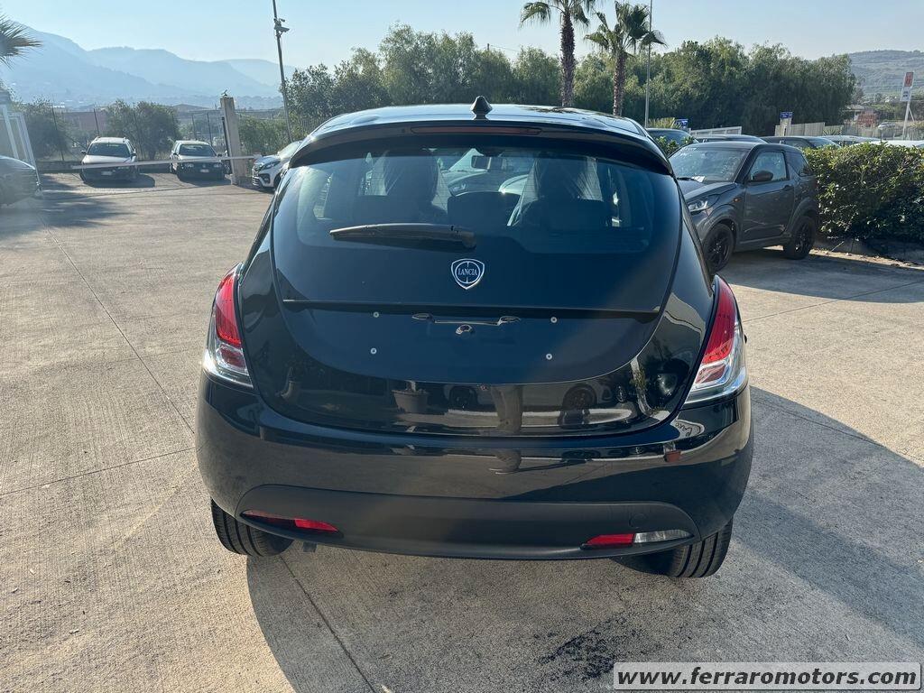 Lancia Ypsilon 1.0 Hybrid Silver NOLEGGIO RENT TO BUY