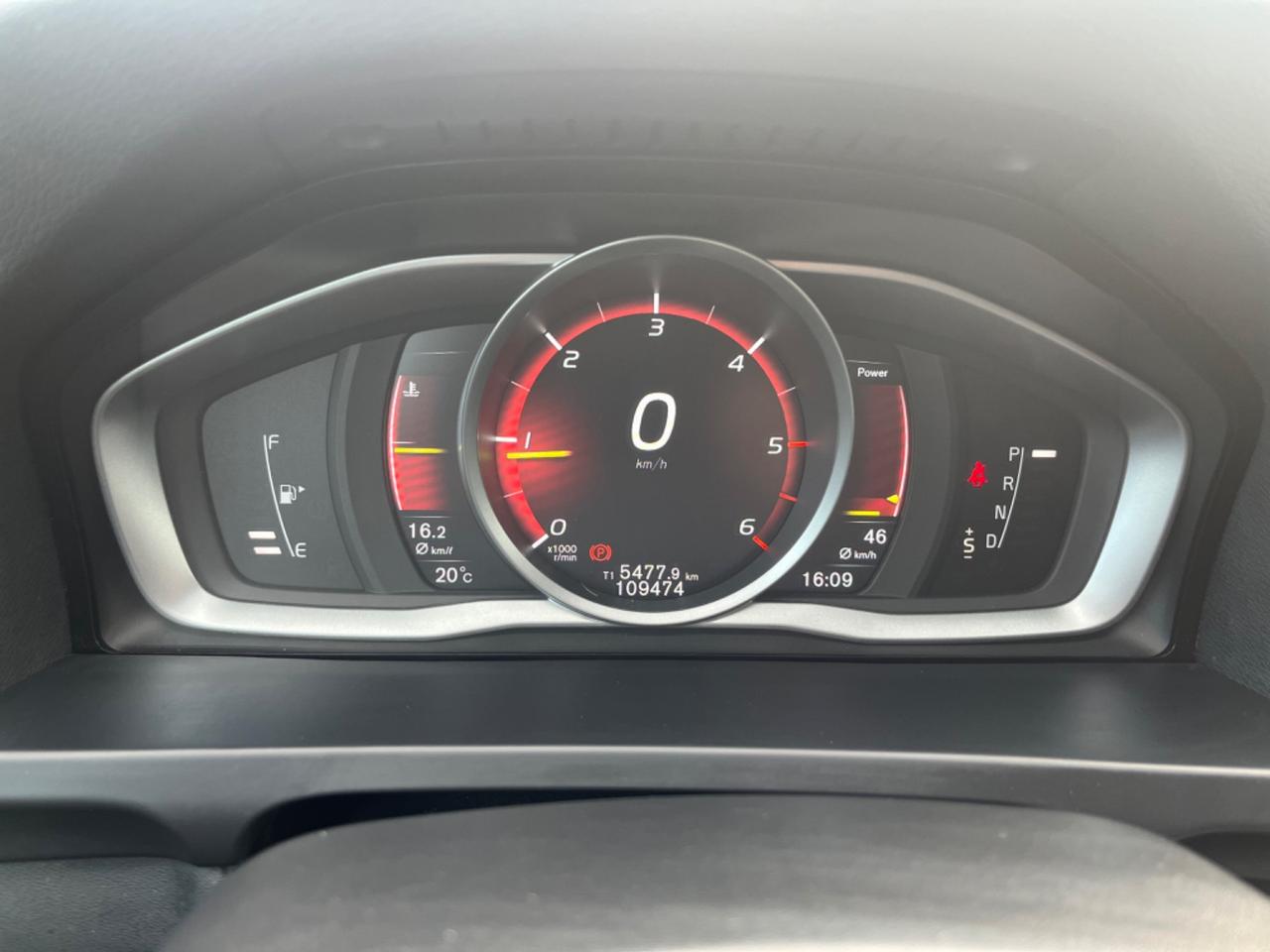 Volvo V60 D3 Geartronic R-design 2018 2.0 DIESEL 108.000 KM