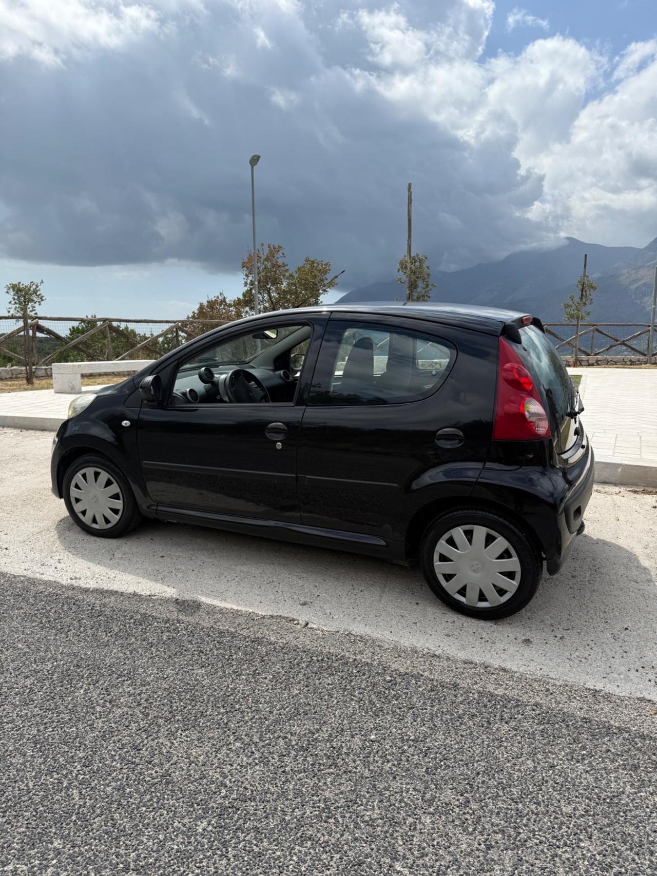 Peugeot 107 1.0 68CV 5p. Sweet Years ok neop.